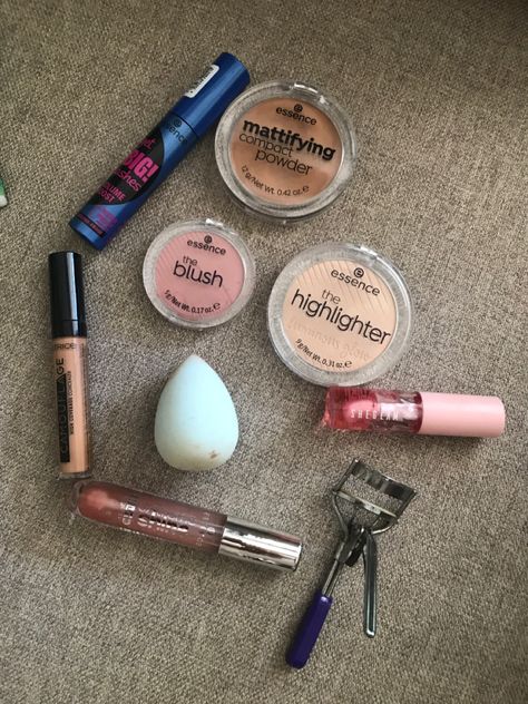 All I Need Makeup, Essence Highlighter, Essence Makeup, Makeup Help, Makeup Needs, Fancy Makeup, Asian Eye Makeup, Makeup Obsession, Body Makeup