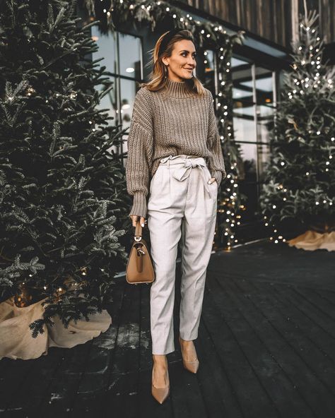 Monochrome Outfit Neutrals, Winter White Monochromatic Outfit, How To Style Monochrome Outfits, Cream Monochrome Outfit Winter, Monochromatic White Outfit Winter, Black Monochromatic Outfit, Tonal Outfits, Burgundy Fur Coat, Vienna Trip