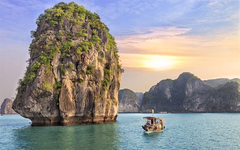 Download wallpapers Halong Bay, sea, 4k, cliffs, Indochina, Grotto, Vietnam, Asia Vietnam Voyage, Puerto Princesa, Travel Vietnam, Vietnam Tours, Ha Long Bay, Can Tho, Ha Long, Danang, Halong Bay