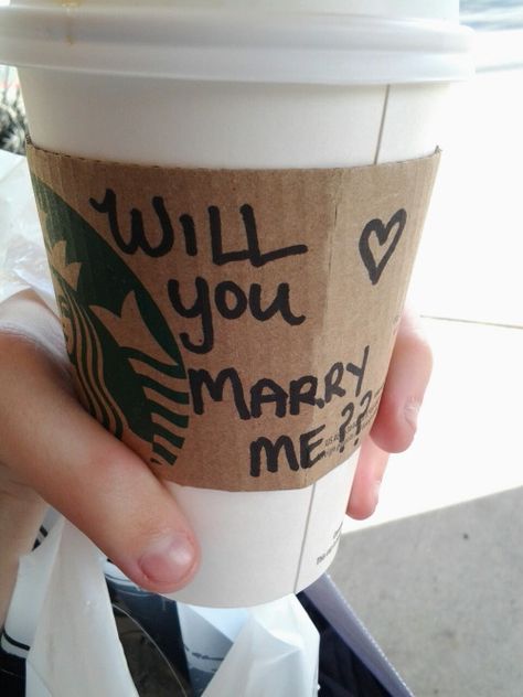 #starbucks #proposal Book Proposal Engagement, Coffee Proposal, Proposal Ideas Simple, Paris Honeymoon, Dream Dates, Book Proposal, Cant Live Without You, Romantic Proposal, Engagement Proposal