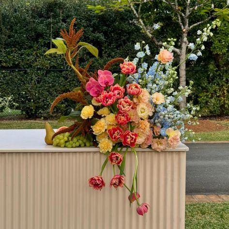 bar blooms for 40FEST 🍊🌸💌💘 Bar Top Floral Arrangement, Floral Bar Arrangement, Bar Floral Arrangement, Bar Florals, Bar Arrangement, Bar Flowers, Bloom Bar, Floral Bar, Design Themes