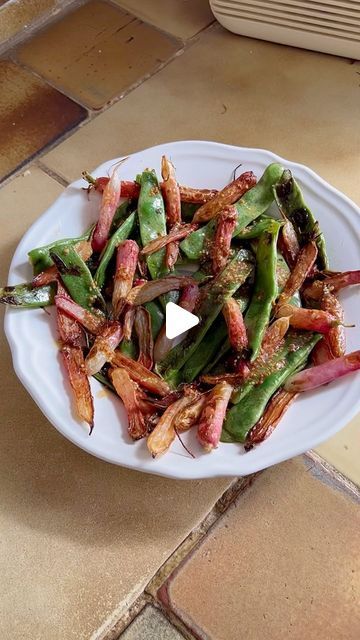 nataliechassay on Instagram: "Episode 16: buttery pan fried breakfast radishes and blistered runner beans with a wholegrain mustard vinaigrette. INGREDIENTS: Breakfast radishes, halved lengthways Runner beans, trimmed, blanched in boiling water until slightly tender and then dried with paper towel Butter Olive oil Salt For the vinaigrette: A heaped tbsp wholegrain mustard Extra virgin olive oil Salt Apple cider vinegar or lemon METHOD: Heat some oil in a frying pan and when hot, fry the radishes flat side down Don’t move them around the pan. Let them get colour and caramelise Once they have colour, add a knob of butter, start to toss them around and let them darken a little further. Season well with salt Remove radishes from the pan, adding more oil if needed and cook the beans unt Mustard Vinaigrette, Fried Breakfast, Runner Beans, Radishes, Boiling Water, Virgin Olive Oil, Extra Virgin, Frying Pan, Cider Vinegar