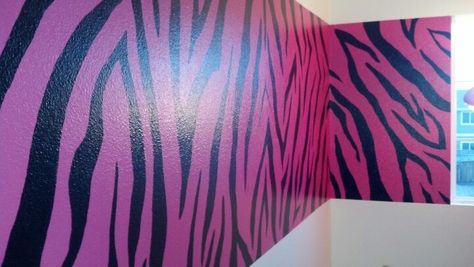 Zebra Print Wall, Zebra Print Bedroom, Zebra Print Walls, Hair Room, Dirty Hippie, Mcbling Fashion, Zebra Wall, Stripped Wall, Cute Bedroom Decor