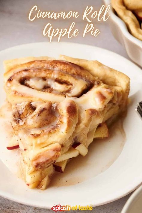 Shredded Apple Pie Recipe, Spicy Apple Pie, Apple Pie Recipe Cinnamon Roll Crust, Cinnamon Roll Pie Recipe, Cinnamoroll Apple Pie, Pillsbury Cinnamon Roll Apple Pie, Apple Pie Ideas, Cinnamon Roll Apple Pie Recipe, Cinnamon Roll Apple Pie Cups