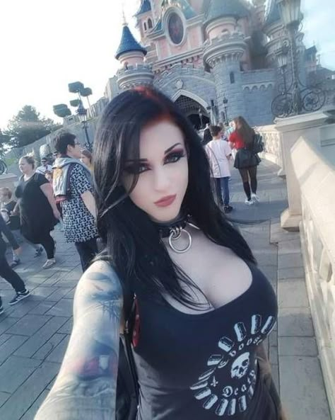 Katie935 Steam Girl, Goth Model, Gothic Models, Goth Look, Alt Girls, Goth Women, Goth Beauty, Punk Girl, Metal Girl