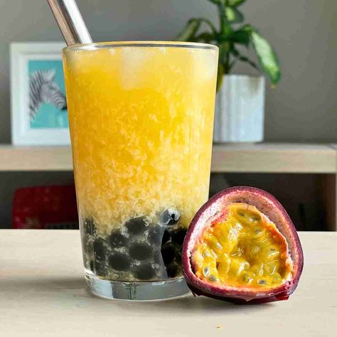 Passion Fruit Boba Recipe With Green Tea | Honest Food Talks Passion Fruit Bubble Tea, Fruit Boba Recipe, Asian Beverages, Passion Fruit Boba, Lychee Bubble Tea, Fruit Boba, Boba At Home, Fruit Bubble Tea, Popping Pearls