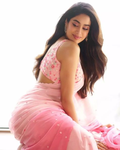 Bollywood Actress #janhvikapoor #sareelook #sareelove #sareefashion #sareeblouse #sareetrends Baby Pink Saree, Janhvi Kapoor, Bollywood Girls, Saree Look, Pink Saree, Bollywood Stars, Indian Sarees, Bollywood Fashion, Saree Designs