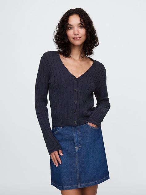 Navy Cardigan Outfit Work, Navy Cardigan Outfit, Cardigan Outfit Work, Navy V Neck Sweater, Navy Blue Cardigan, Cable Cardigan, Chic Summer Outfits, Sweaters Women, Navy Cardigan