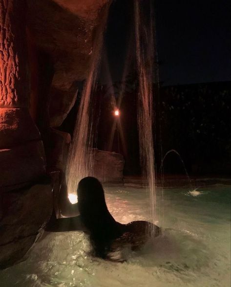 Night Time Pool Pictures, Bedroom Poses, Tia Tamera, Coco Butter, 500 Followers, Dark Feminine Aesthetic, Future Lifestyle, Jolie Photo, Feminine Aesthetic