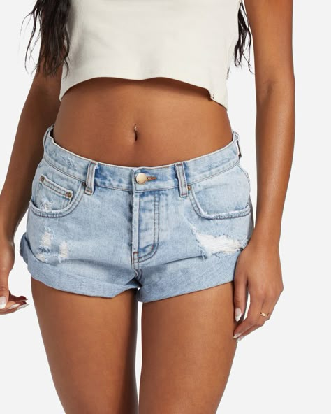 Get Low Short Denim Shorts - Light Wash Destroy – Billabong.com Cute Fits With Jeans, New York Life Aesthetic, Womens Denim Shorts, Short Denim Shorts, Summer Wishlist, Tiny Shorts, Denim Shorts Outfit, Wishlist 2024, Short Jean