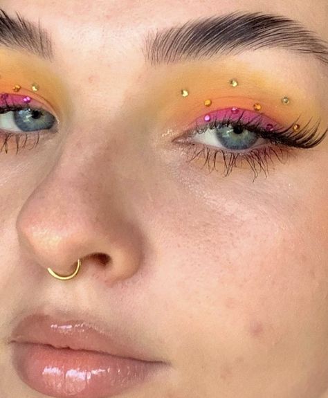 Hawaii Makeup Look, Hawaii Makeup, Party Makeup Looks, Hawaii Party, How To Do Makeup, Makeup Stuff, Eye Makeup Designs, Make Up Inspo, Cute Makeup Looks