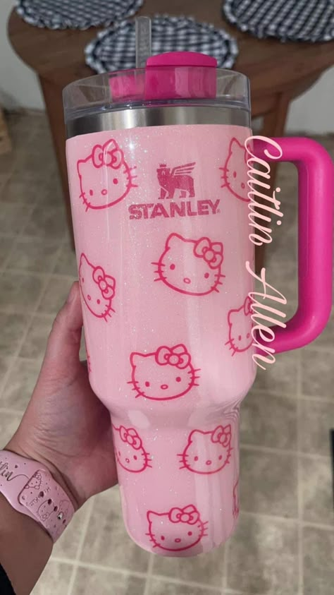 Hello Kitty Things, Hello Kitty Gifts, Hello Kitty Merchandise, Kitty Clothes, Hello Kitty Rooms, Stanley Cups, Pink Lifestyle, Kitty Accessories, Cute Water Bottles