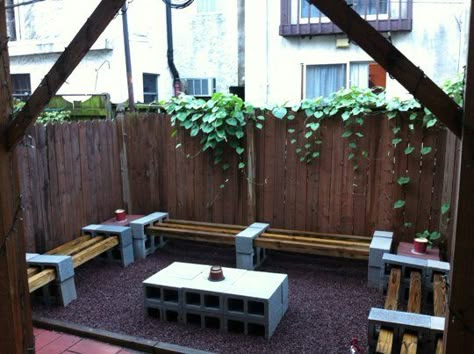 cinder block seating - cinder blocks  +  2x2's  Budget Backyard: 10 Ways to Use Cheap Concrete Cinder Blocks Outdoors Cinder Block Furniture, Cinder Block Bench, Beautiful Outdoor Furniture, Cinder Block Garden, Cinder Blocks, Outside Seating, Backyard Seating, Have Inspiration, Cinder Block