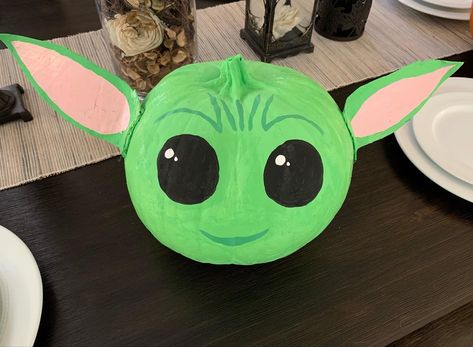 Starwars Pumpkin Painting Ideas, Yoda Pumpkin Painting, Star Wars No Carve Pumpkin, Mandalorian Pumpkin, Star Wars Pumpkin Painting, Starwars Painted Pumpkin, Boba Fett Pumpkin, Baby Yoda Pumpkin, Bb8 Pumpkin