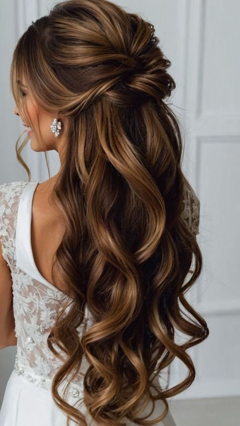 Discover beautiful and elegant bridal hairstyles for long hair with this easy guide From stunning Indian updos to elegant down dos we've got you covered Explore Pakistani and black braided styles as well as boho chic and crown veil options for your perfect wedding look Hair Inspiration For Wedding, Boho Bride Hairstyles Brunette, 2025 Wedding Hairstyles, Hair Half Up Half Down Wedding With Veil, Side Dos For Long Hair, Wedding Hair Dues, Very Long Wedding Hair, Bridal Hairstyles For Round Face Brides, Wedding Vintage Hairstyles