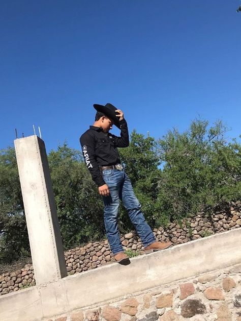 All Black Vaquero Outfit For Men, Vaquero Pants For Men, Cute Vaqueros Guys, Cowboy Outfit For Men Mexican, Vaquero Guys, Chambelanes Outfits Quinceanera Vaquero, Vaquero Outfit Mexican, Baile Sorpresa Outfits Quinceanera, Vaquero Outfit Mexican Men