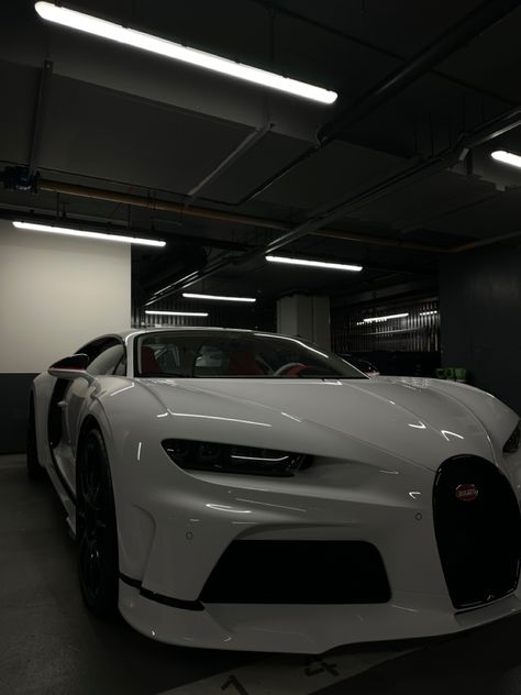 2023 white buggati chiron, red leather seats Buggati Chiron Sport 300+, Buggati Aesthetic, Buggati Tourbillon, Chiron Aesthetic, Chiron Bugatti, Bugatti Cars, Cars Luxury, Leather Seats, Bugatti Chiron