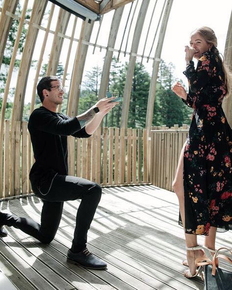 Need some wedding inspiration? Look no further than your favorite celebs. From Debby Ryan and Josh Dunn to Joe Jonas and Sophie Turner, there are plenty of celebs that will say 'I do' in 2019. Here are a few via Seventeen.  #WeddingPlanning #WeddingBlog #JustMarried #WeddingIdea #WeddingDay #WeddingStyle #DreamWedding #WeddingShoot #WeddingGoals #WeddingBliss #PhotoOfTheDay #Love #HereComesTheBride #HappilyEverAfter #WeddingInspiration #CelebWedding Tyler And Josh, Debby Ryan, Tyler Joseph, Julia Roberts, One Pilots, Twenty One Pilots, Twenty One, Outfits Casuales, Serie Tv