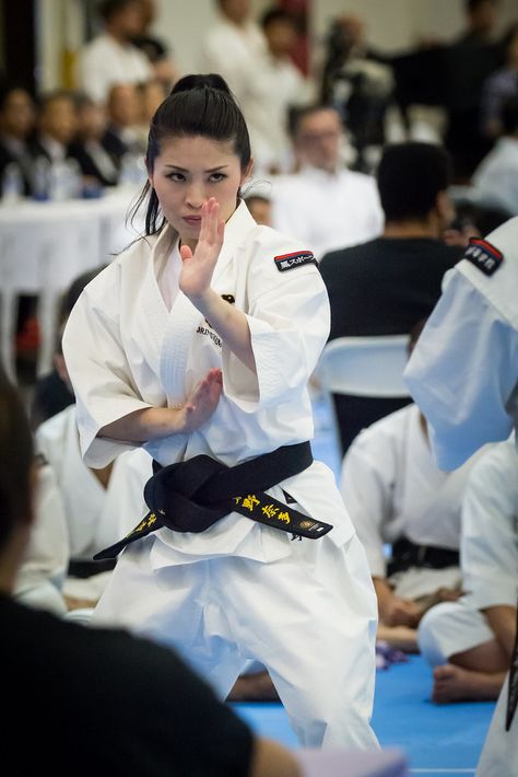 Shorinji Kempo, Karate Kata, Best Martial Arts, Female Martial Artists, Karate Martial Arts, Martial Arts Girl, Hand To Hand Combat, Karate Girl, Martial Arts Women