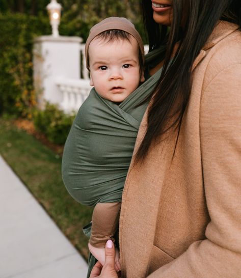 Super SECRET Solly Baby sale! - Mint Arrow #baby #babymusthaves #babycarrier #sollybaby #sollybabywrap #babyshower #babyshowergifts #mom #momlife #sollybabysale Solly Wrap, Solly Baby Wrap, Mint Arrow, Multiples Baby, Solly Baby, Mom Photos, Child Rearing, Super Secret, Secret Sale