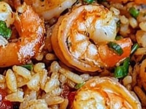 A Taste of the South: Shrimp Dirty Rice Recipe You Can’t Resist! - NewsBreak Orange Pineapple Cake Recipe, Cajun Cooking Recipes, Glazed Doughnuts Recipe, Rice Sides, Dirty Rice Recipe, Fried Turkey Recipes, Shrimp Rice, Creole Cooking, Best Banana Pudding