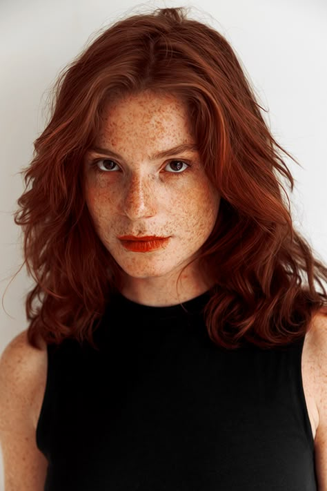 Women With Freckles, Freckles Girl, Bonnie Wright, Redhead Girl, Orange Hair, Portrait Inspiration, Ginger Hair, Woman Colour, Pretty Hairstyles