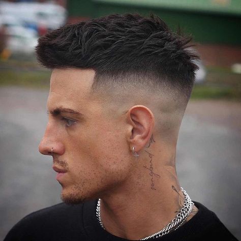 The low skin fade is definitely a favorite among women this year. This caesar cut looks good on any occasion. You'll fall in love with all the hairstyles on our page! // Photo Credit: @cal_newsome on Instagram Men Fade Haircut Short, High Fade Haircut, Low Skin Fade, Low Fade Haircut, Haircut Inspo, Boys Hair, Mens Fade, Oval Face Hairstyles, Faded Hair