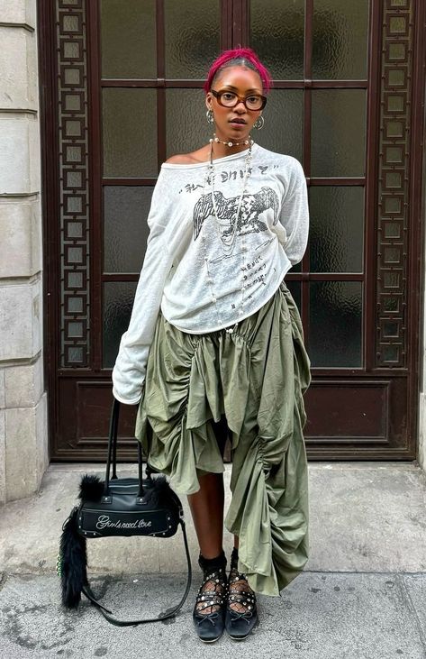 Dressed Up Tshirt Outfits, Japanese Layering Fashion, Big Shirt Outfits Black Women, Shamma Buhazza, Messy Outfit Aesthetic, Long Skirt Tshirt Outfit, Skirt Layering Outfit, Plus Sized Alternative Fashion, Chaotic Fashion