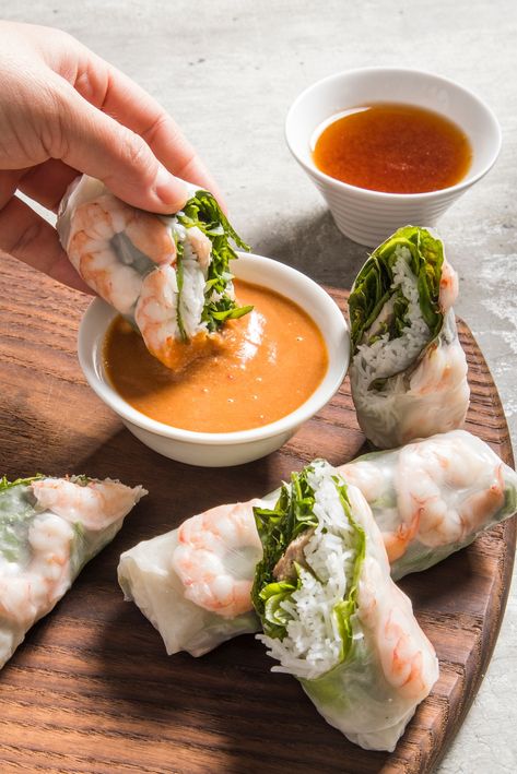 Crisp lettuce, plump shrimp, springy noodles, and a pungent dipping sauce make gỏi cuốn both filling and refreshing. Spring Rolls Recipe Shrimp, Shrimp Summer Rolls, Vietnamese Summer Rolls, Shrimp Spring Rolls, Fresh Spring Rolls, Spicy Peanut Sauce, Spring Roll Recipe, America's Test Kitchen Recipes, Dinner Restaurants