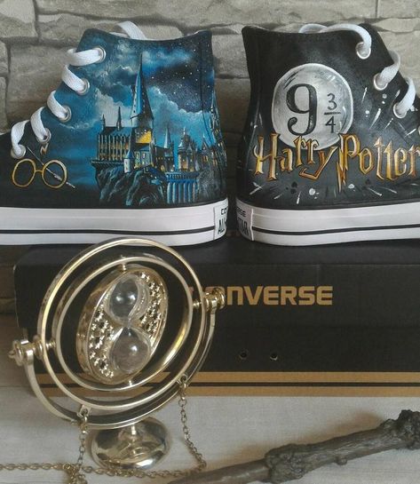 Harry Potter Converse, Harry Potter Shoes, Custom Converse Shoes, Custom Harry Potter, Cute Converse Shoes, Custom Sneakers Diy, Cute Converse, Painted Canvas Shoes, Custom Painted Shoes