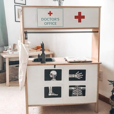 Diy Play Doctor Office, Dramatic Play Stations, Kids Doctors Office, Doctor Play Area For Kids, Preschool Kitchen Center Ideas, Dramatic Play Doctors Office, Doctor Activities For Preschool, Doctor Role Play, Doctor Play