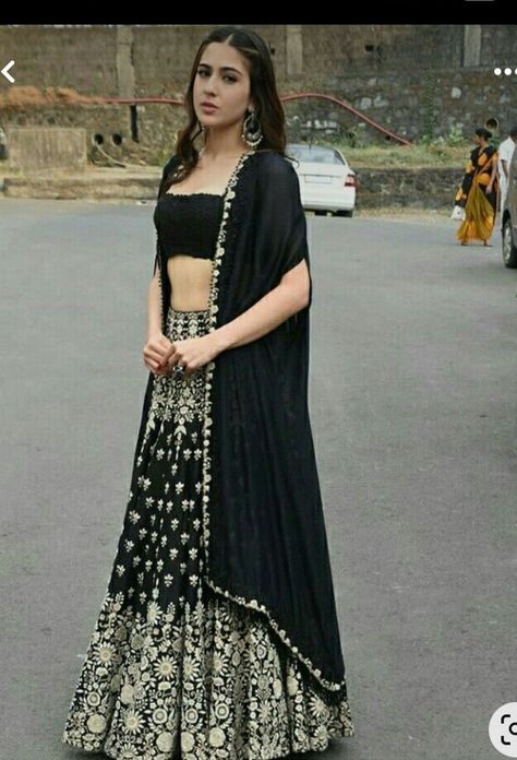 Lehenga Combination, Black And Gold Lehenga, Gold Lehenga, White Lehenga, Wedding Lehenga Designs, Indian Gowns Dresses, Sara Ali Khan, Traditional Indian Outfits, Sleeves Designs For Dresses