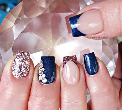 Navy Blue And Rose Gold Wedding Nails, Navy Blue And Pink Nail Ideas, Navy Blue And Rose Gold Nails Acrylic, Navy Blush Nails, Navy Blue And Blush Nails, Mauve And Navy Nails, Pink And Blue Wedding Nails, Navy Wedding Nails For Bride, Navy Blue Rose Gold Nails