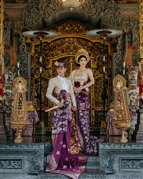 Baju adat bali. Pakaian tradisional Indonesia. Indonesia traditional clothes. Cr/instagram: eryphotographybali #culture #budaya #busana #attire #costume #outfit #bride #bridal #asia Bali Traditional Clothes, Indonesian Traditional Clothes, Indonesia Traditional Clothes, Outfit Bali, Fire Planet, Bridal Asia, Indonesian Clothing, Indonesia Traditional, Big Artwork