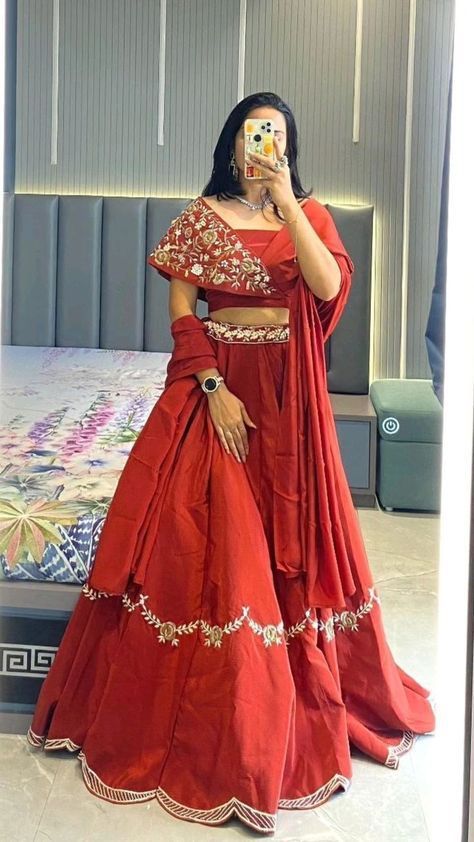 Blouse For Bridal Lehenga, Round Stomach Outfits, Wedding Choli Designs, Blouse Designs Chaniya Choli, Chaniya Designs Style, Chaniya Choli Designs Weddings Latest, Red Chaniya Choli, Chaniya Choli Designs Weddings, Ghagara Design