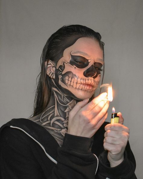 american horror story , tate langdon , skeleton , skull makeup , halloween Skull Make Up, Tate Ahs, Skull Face Makeup, Skull Halloween Costume, Creative Eyeliner, Skull Costume, Horror Halloween Costumes, Creepy Halloween Makeup, Cool Halloween Makeup