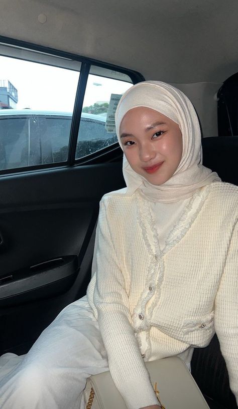 All White Outfit Hijab, Cream Outfit Hijab, Cream Top Outfit, White Hijab Outfit, Aesthetic Outfits Hijab, Outer Outfit, Clean Outfit, White Hijab, White Outfits For Women