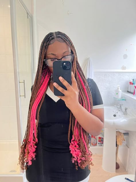 Knotless Peekaboo, Knotless Peekaboo Braids, Brown Knotless, Pink Box Braids, Peekaboo Braids, Brown And Pink Hair, Brown Box Braids, Brown Braids, Peekaboo Hair Colors