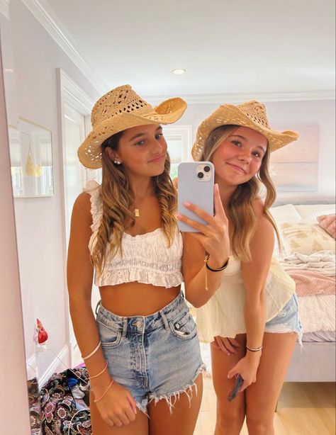 Zach Bryan Concert, Luke Bryan Concert, Summer Country Concert Outfit, Pose Ideas Instagram, Concert Nails, Outfit Concert, Concert Outfit Summer, Summer Country, Country Summer