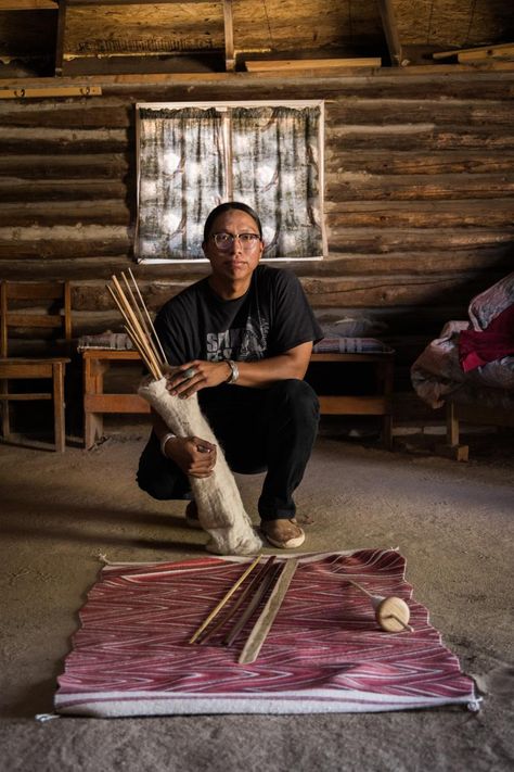 Meet the Next Generation of Diné Weavers on Navajo Nation Navajo Weaver, Art Outside, Navajo Weaving, University Of New Mexico, Sewing Machine Reviews, Navajo Nation, Small Blankets, Design Fields, The Maker