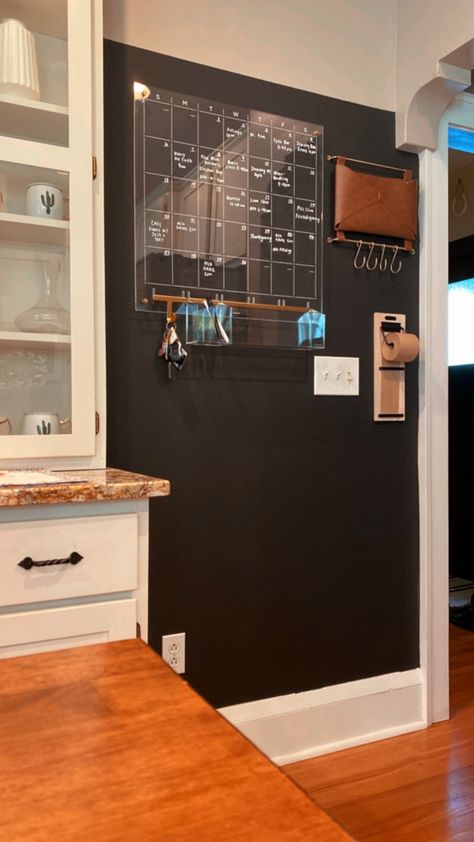 Spare Wall In Kitchen Ideas, Command Center Accent Wall, Minimal Command Center, White Board In Kitchen, Kitchen White Board, Calendar Area Home Organization Station, Kitchen Calendar Ideas, Kitchen Board Ideas, Calendar Wall Ideas