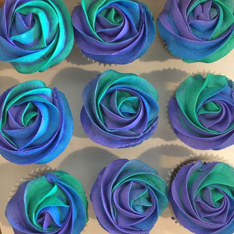 Jewel Tone Cupcakes, Peacock Theme Birthday Party, Jewel Tone Cake, Peacock Birthday Theme, Peacock Birthday Party Decorations, Peacock Cupcakes Wedding, Peacock Color Cupcakes, Peacock Party Theme, Peacock Themed Desserts