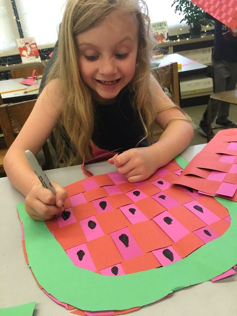 WATERMELON WEAVINGS! – 1ST GRADE – Art with Mrs Filmore 1st Grade Art Lessons, 1st Grade Art, First Grade Art, Summer Art Projects, Elementary School Art, Watermelon Art, 3rd Grade Art, Elementary Art Projects, Kindergarten Art