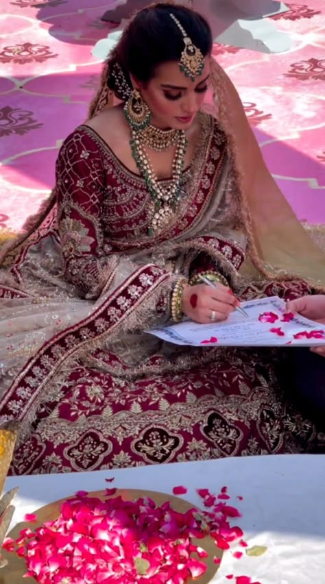 Iqra Aziz Wedding Dress, Iqra Aziz Bridal Look, Gharara Designs, Latest Bridal Lehenga Designs, Muslimah Wedding Dress, Latest Bridal Lehenga, Traditional Dresses Designs, Cape Wedding Dress, Latest Bridal Dresses