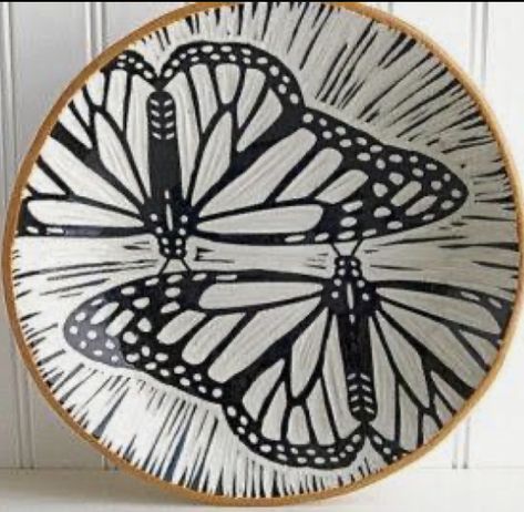 Ceramic Scraffito, Ceramics Sgraffito, Sgraffito Ceramics, Ceramic Sgraffito, Sgraffito Designs, Sgraffito Ideas, Pottery Sgraffito, Carved Butterfly, Clay Carving