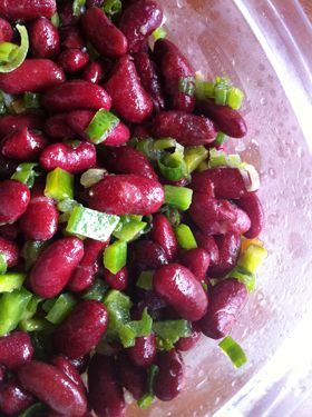 Mediterranean kidney bean salad recipe Salad Recipes Pear, Kidney Bean Salad Recipes, Salad Recipes Low Calorie, Canned Kidney Beans, Kidney Bean Recipes, Recipes Kale, Kidney Bean Salad, Jar Salad Recipes, Recipes With Kidney Beans