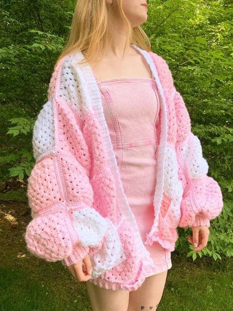 White Granny Square, Granny Square Cardigan, Square Cardigan, Crochet Cardigans, Confection Au Crochet, Mode Crochet, Crochet Design Pattern, Kawaii Crochet, Crochet Clothing And Accessories