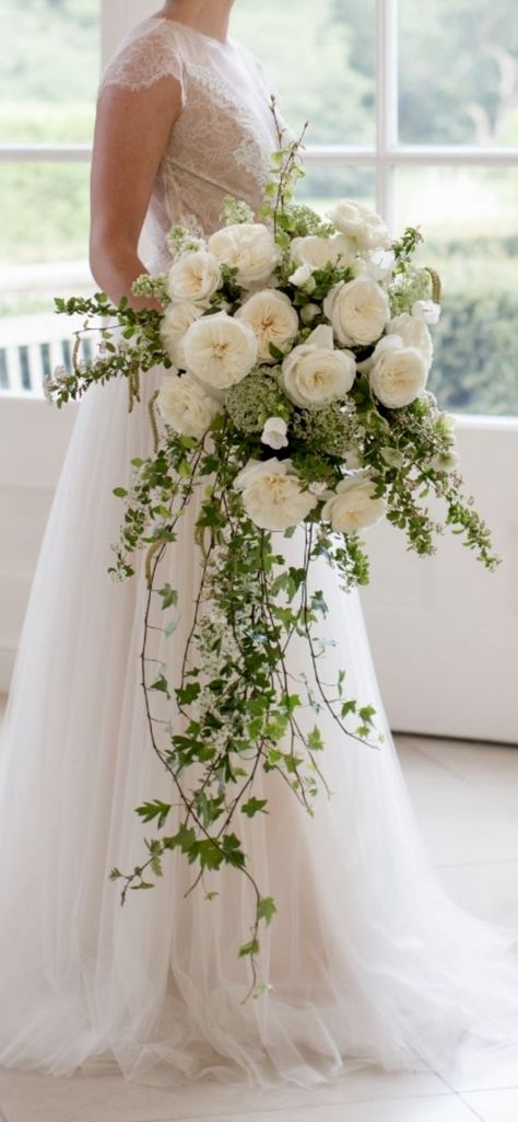 David Austin Wedding, Bridal Bouquet Styles, Classic Bouquet, Wedding Roses, Cascading Bridal Bouquets, Cascading Wedding Bouquets, Wedding Bouquets Bride, Bridal Bouquet Flowers, Cascade Bouquet