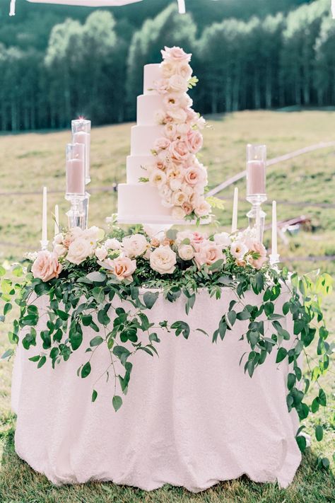 Cake Decorating Table Ideas, Wedding Reception Cake Table Ideas, Wedding Cake Table Set Up Display, Wedding Cake Table Display, Cake Table Flower Arrangements, Wedding Cake Table Decorations Elegant, Wedding Cake On Floral Stand, Wedding Cake With Blue Flowers, Dusty Blue Floral Wedding Cake