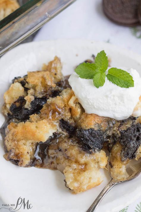 Oreo Cobbler, Fruit Cobbler Recipe, Cobbler Recipes Easy, Pecan Cobbler, Fruit Cobbler, Dump Cakes, Oreo Recipes, Cobbler Recipe, Oreo Cookie